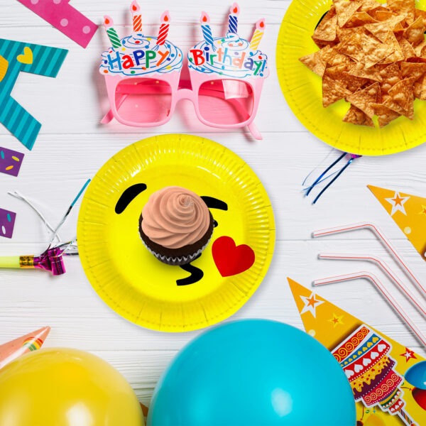 AEX Wink Face Kisses Emoji Paper Plates